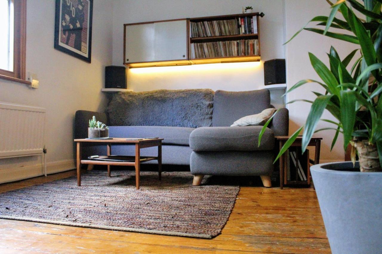 Traditional Victorian 2 Bed In Cobbled Street + Mod Cons - Full Home London Kültér fotó