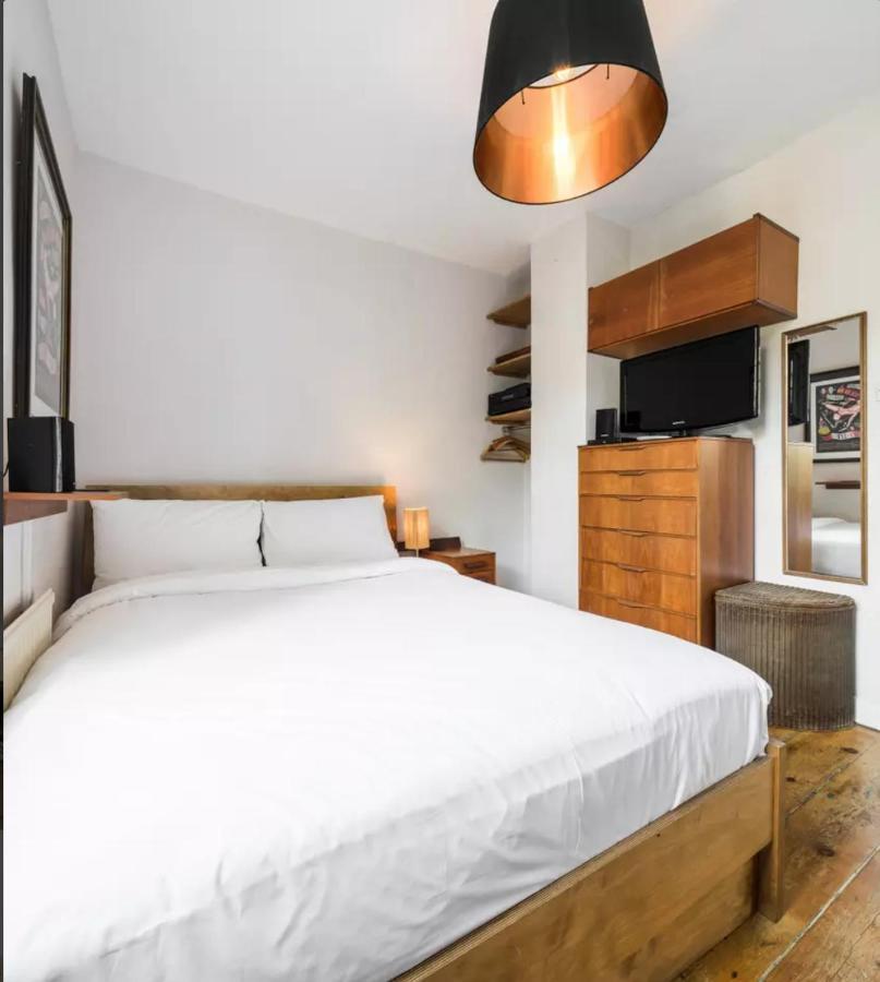 Traditional Victorian 2 Bed In Cobbled Street + Mod Cons - Full Home London Kültér fotó