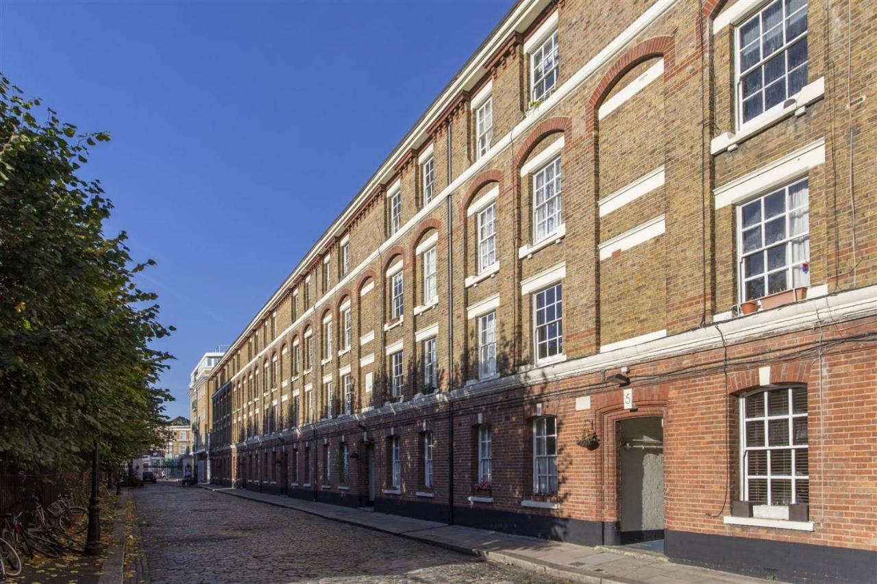 Traditional Victorian 2 Bed In Cobbled Street + Mod Cons - Full Home London Kültér fotó